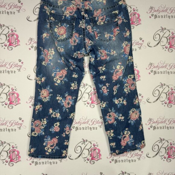 Illegal jeans capris floral denim pink cream blue printed flowers all over 🌸 - Picture 8 of 9